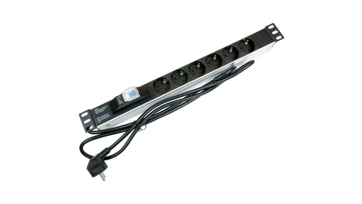 Блок силовых розеток горизонтальный QTECH QS-PDU-1U-1P10-6DR-1,8М